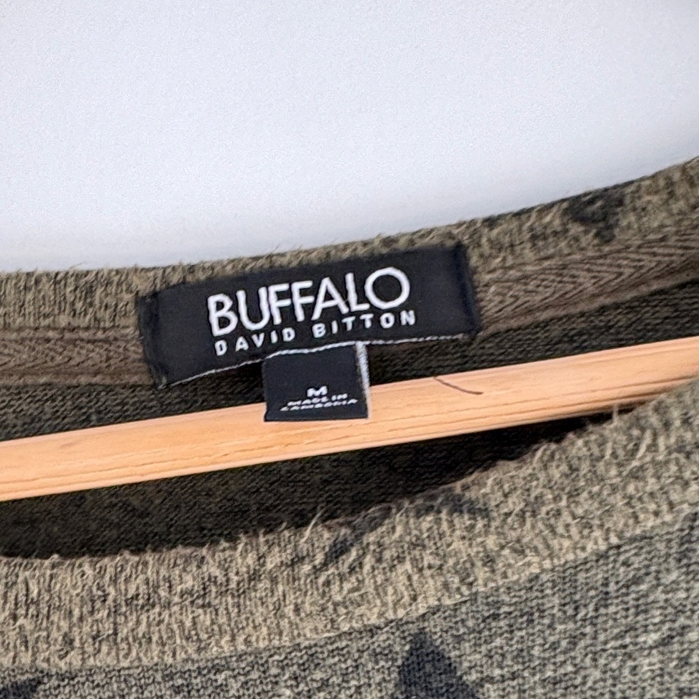 3/$15! Buffalo David Bitton Olive and Black Star Crewneck Top - Picture 3 of 3